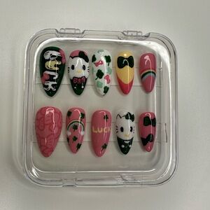 St Patty’s Hello Kitty Press Ons!